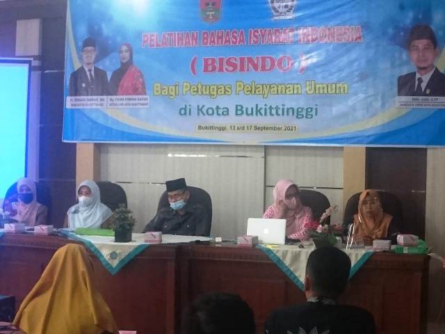 Pemerintah Kota Bukittinggi melalui Dinas Sosial menyelenggarakan kegiatan Pelatihan Bahasa Isyarat Indonesia (BISINDO)